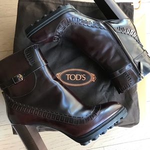 Tod’s Gomma Ankle Boots